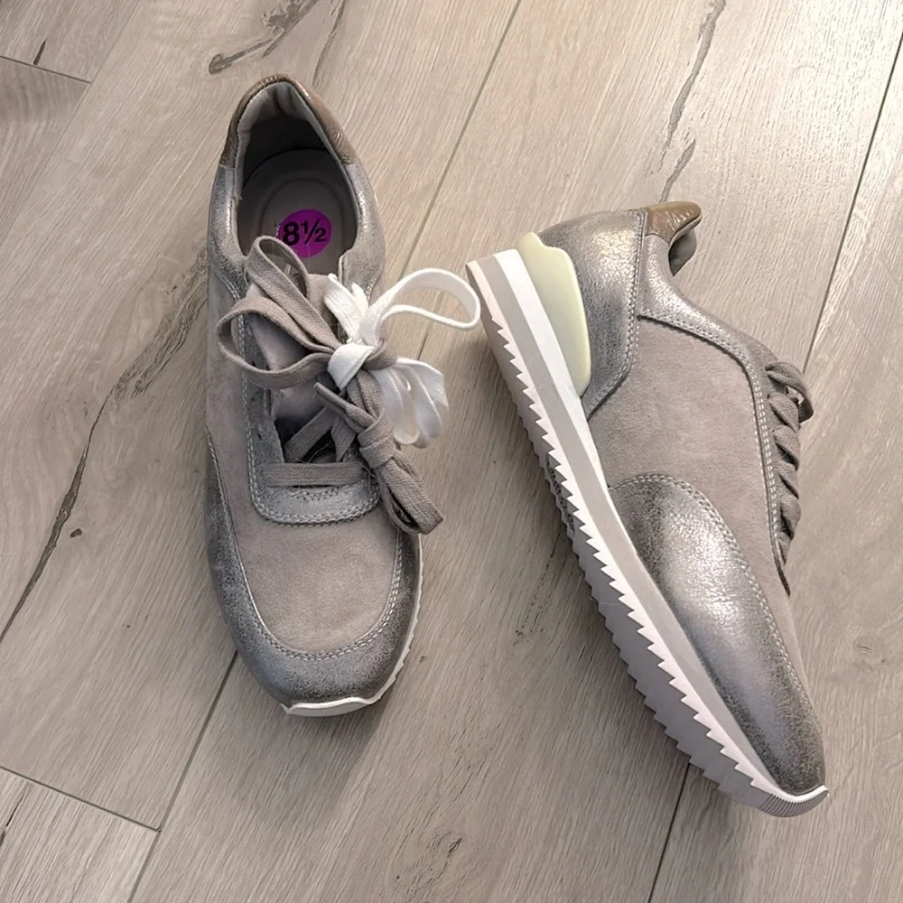 New Johnston & Murphy Gray + White Silver Athletic Lace Up Sneakers - Picture 4 of 17